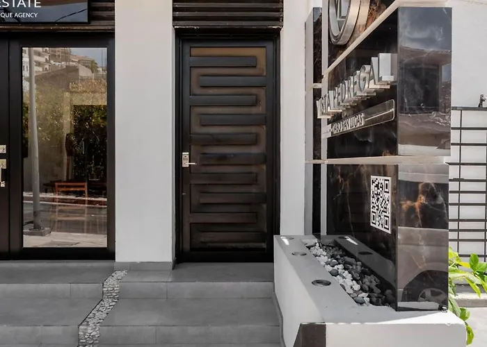 Modern Cabo • Walk Everywhere *
